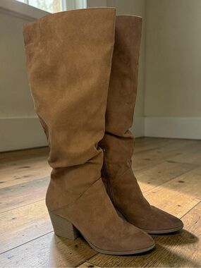 Kaari Blue Women’s Slouch Knee High Boots Tan Faux Suede Block Heel Size 8
